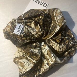 Ganni Tiger's Eye Printed Cotton Large Resort Logo Scrunchie Hair Accessory